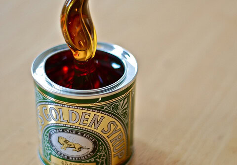 Golden Syrup information. What is golden syrup? Where can I buy golden syrup? What is a substitute for golden syrup?